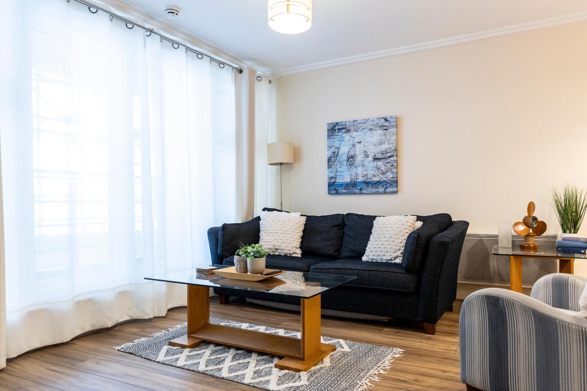 The Rose Suite Woking Buitenkant foto