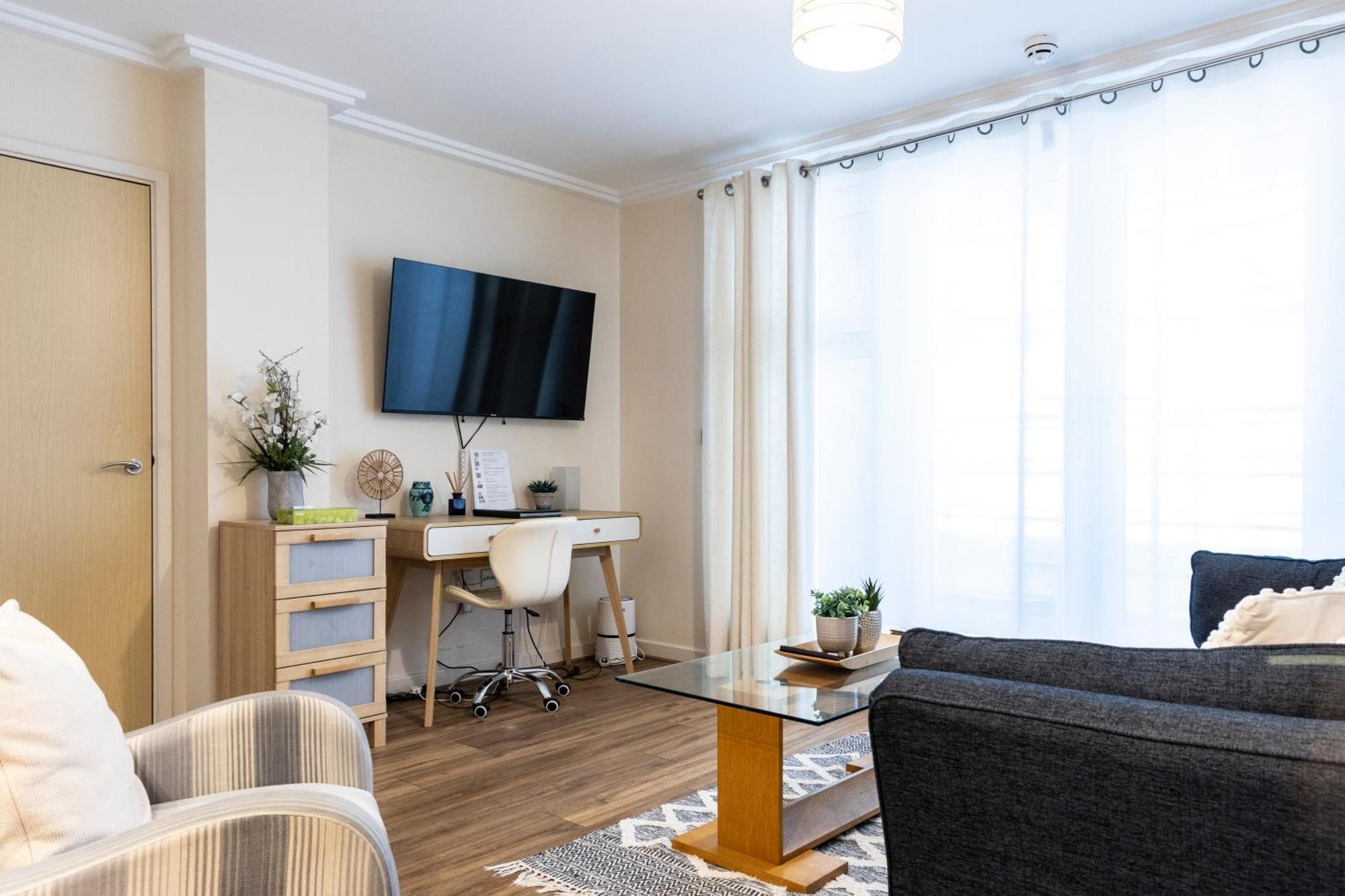 The Rose Suite Woking Buitenkant foto